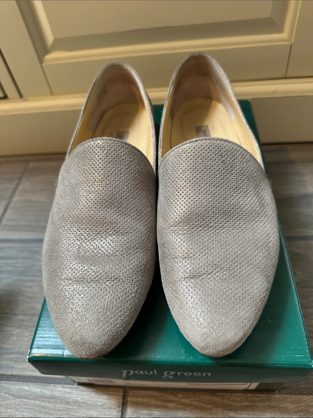 Paul Green Women’s Tan Metallic Flats. Slip On. Low Heel. Size 8 US